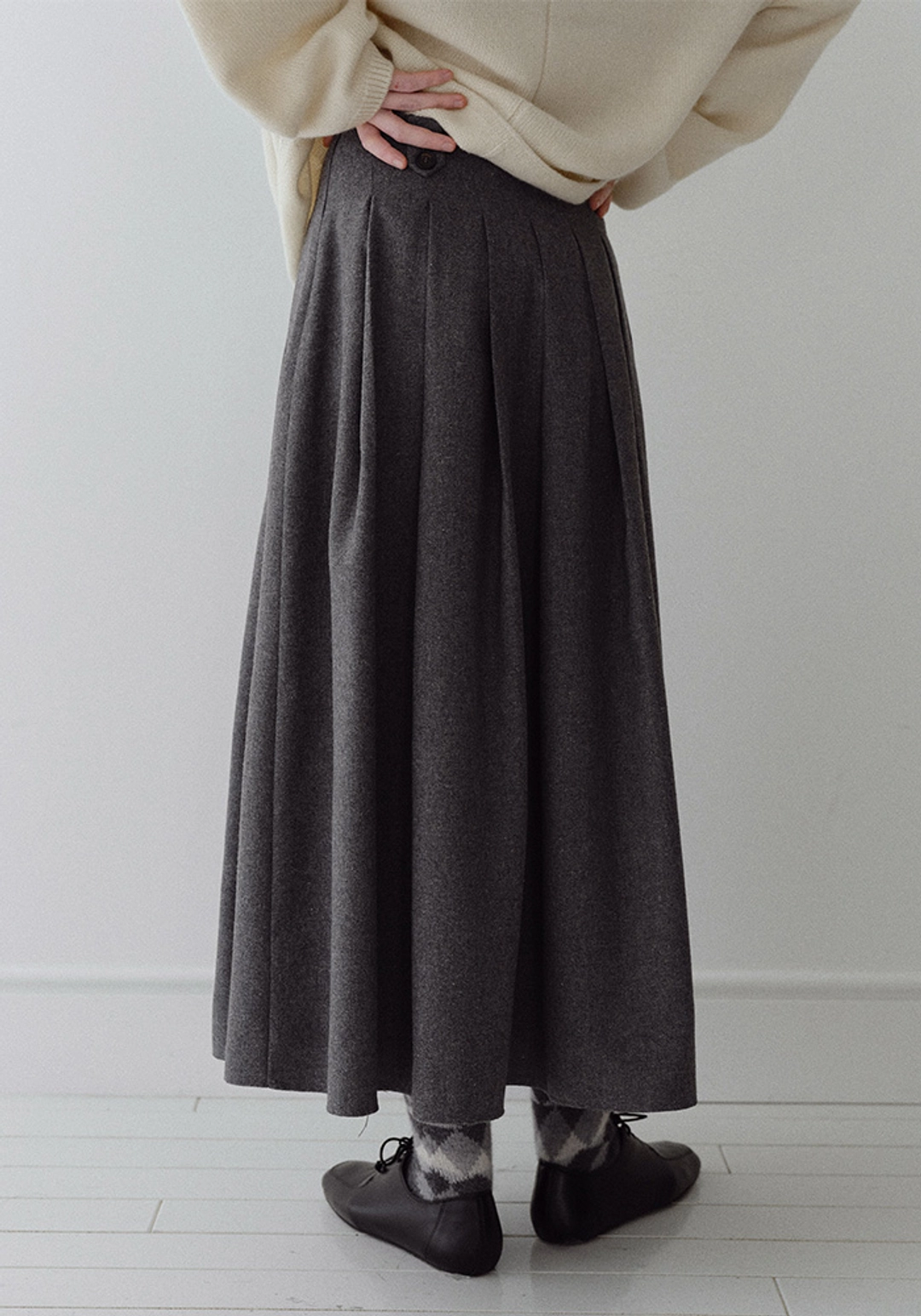 오브베이지 WOOL FLANNEL PLEATS SKIRT_GREY_OE4C2XSK07GRE 상품 이미지 1
