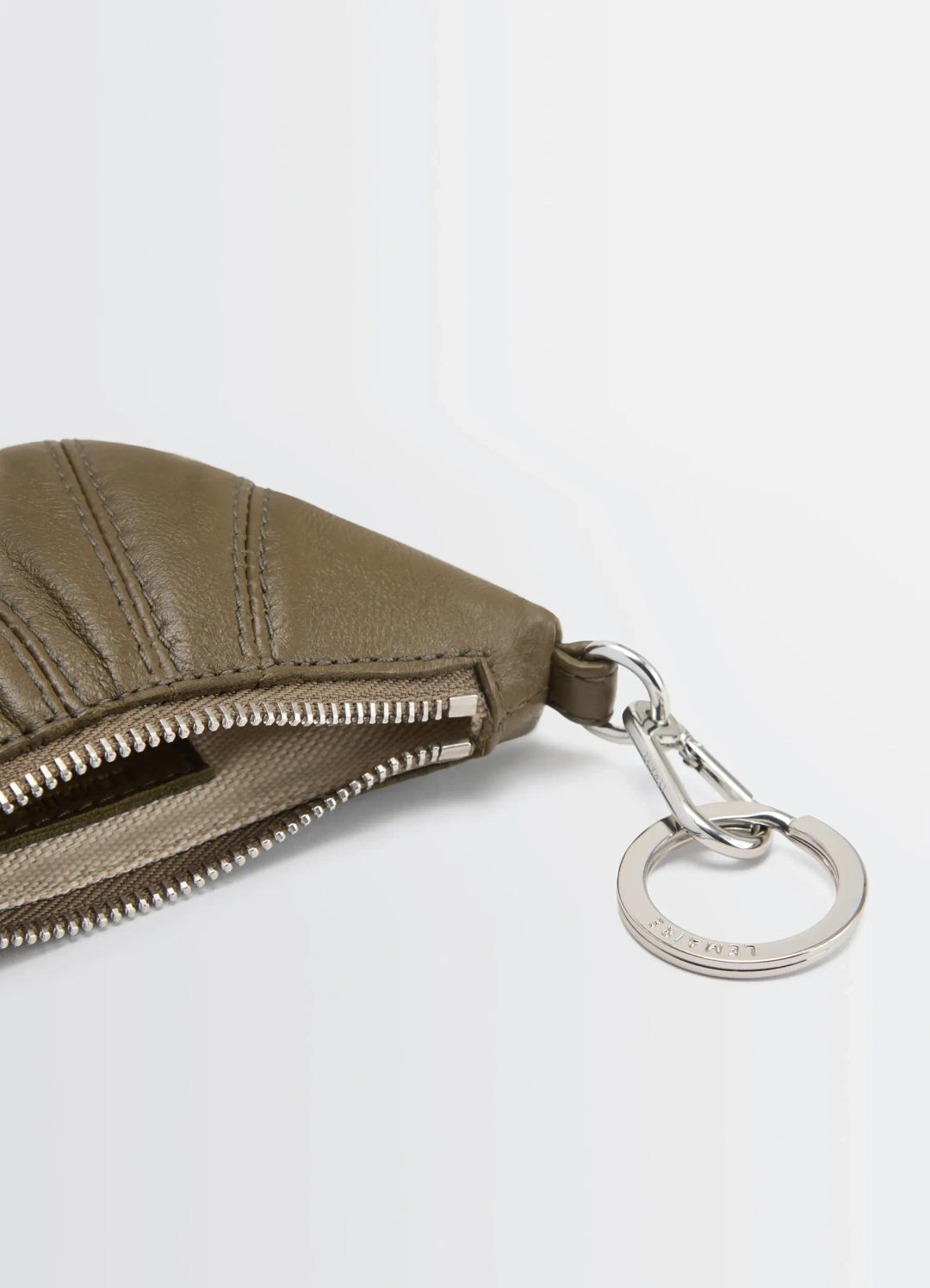 르메르 MINI CROISSANT KEYRING IN LEATHER 상품 이미지 2