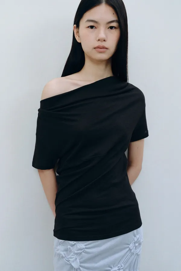2WAY DRAPE OFF SHURDER, BLACK