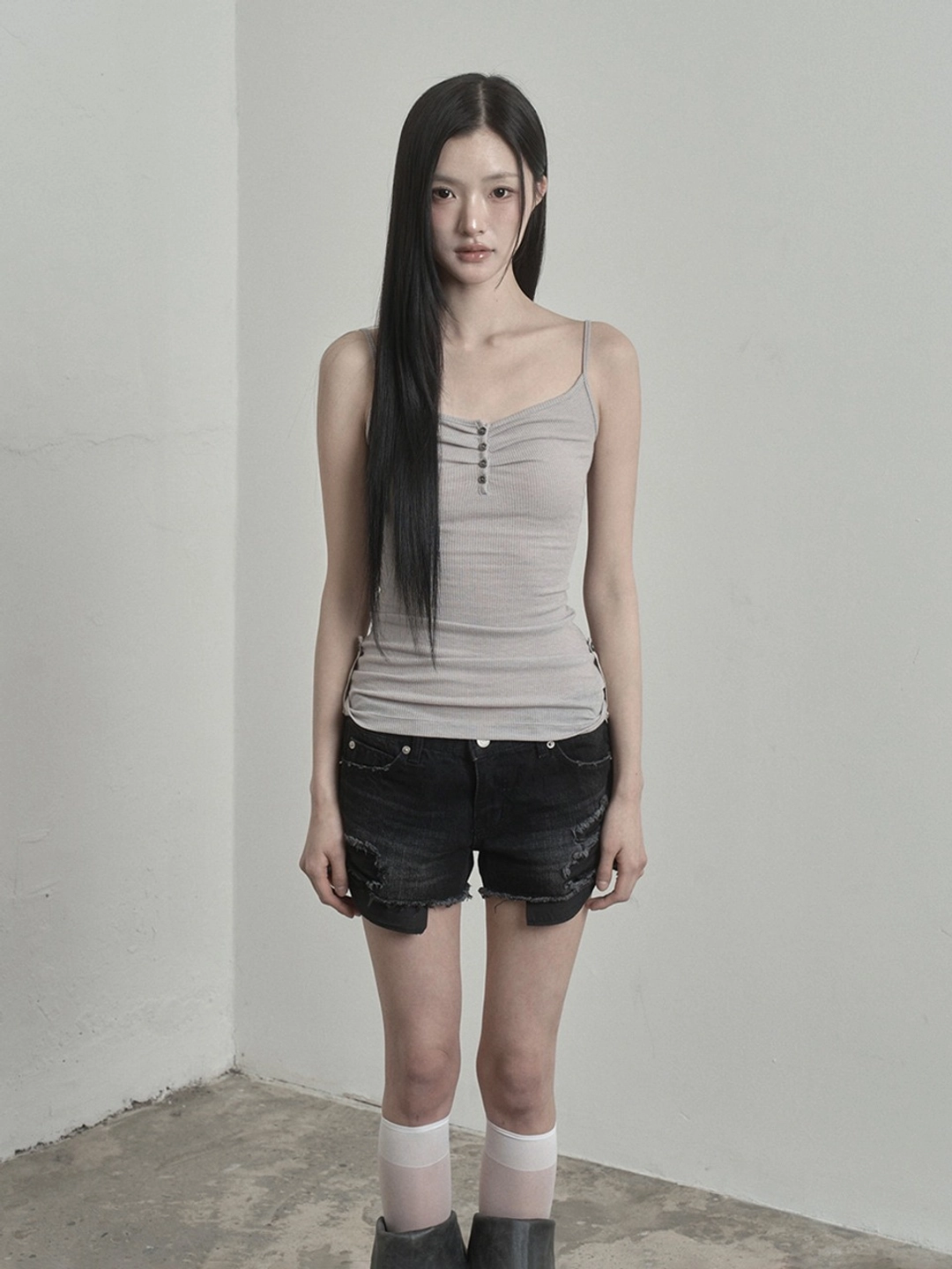 이네기 [2nd Reorder] Silvery Button Sleeveless (sand beige) 상품 이미지 2