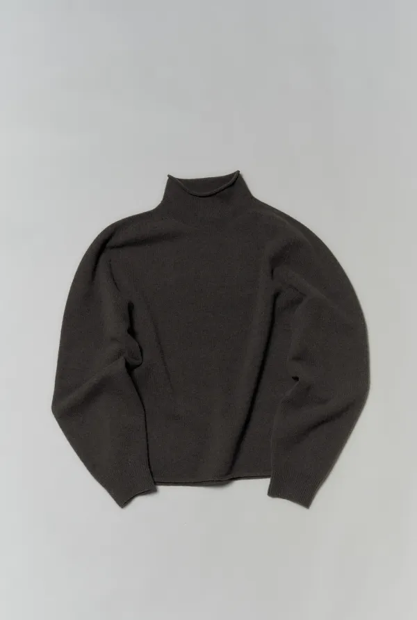 [2ND] PLAIN HALF NECK SWEATER ( DARK BROWN )