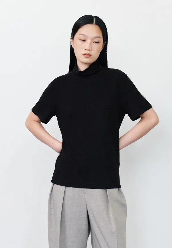 REFINED TURTLENECK HALF T-SHIRTS - BLACK