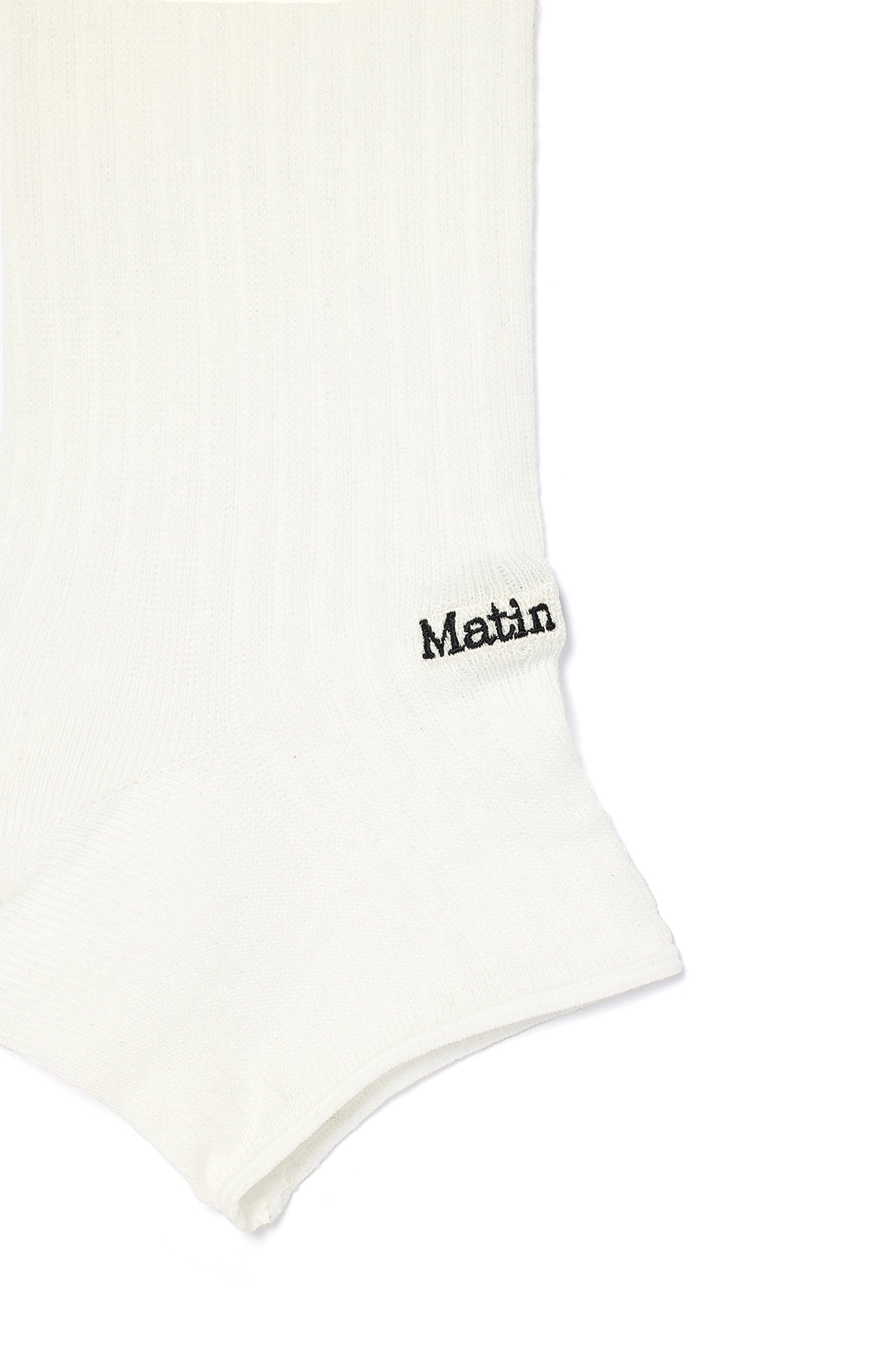 마뗑킴 SOFT WARMER HALF KNEE SOCKS IN WHITE 상품 이미지 3