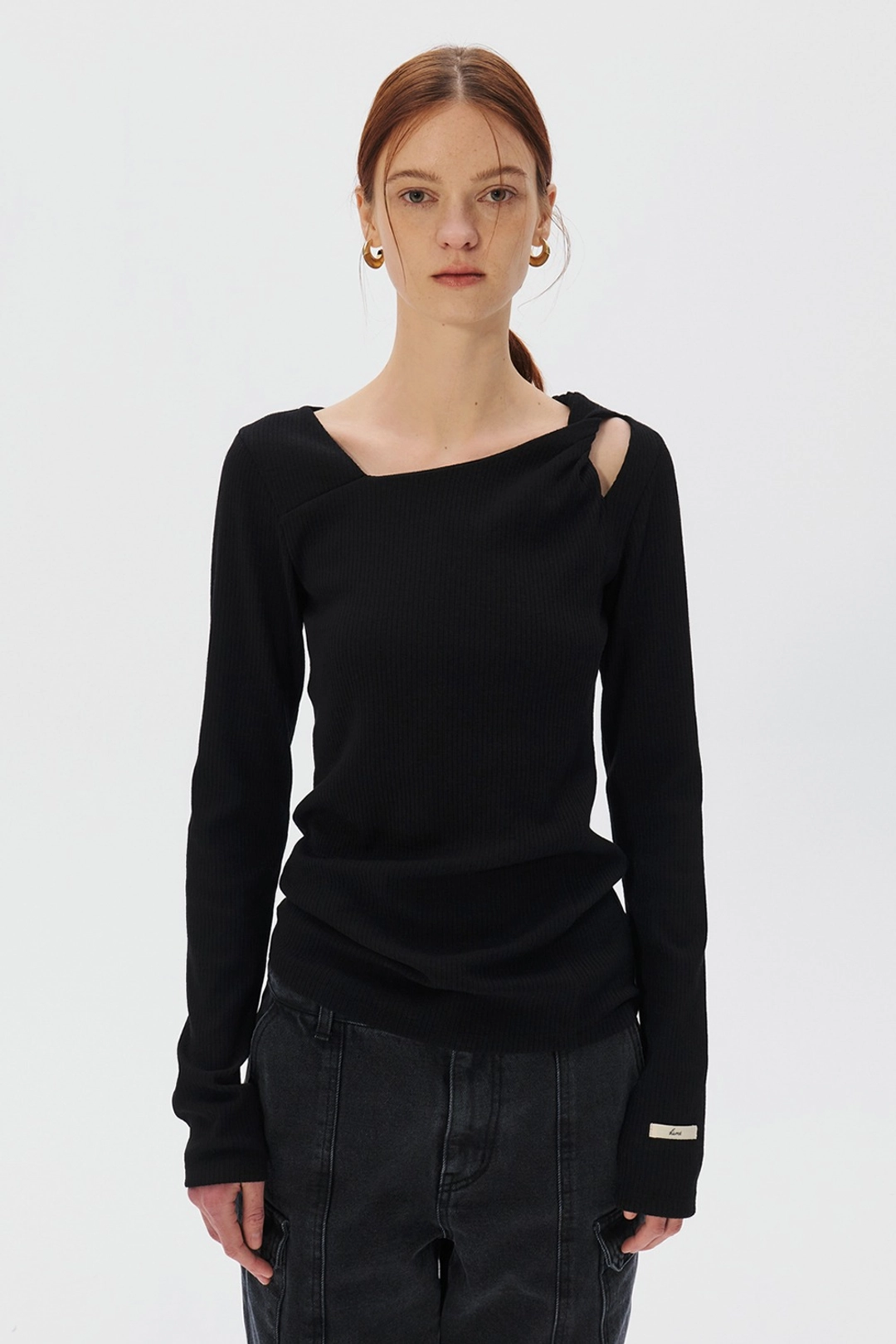 쿠메 [1st Re-order] Twisted Long Sleeves T-shirt, Black 상품 이미지 2