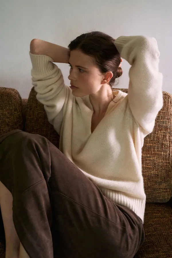 Wholegarment V-Neck Knit Top [LMBFAUKN2100]-Cream