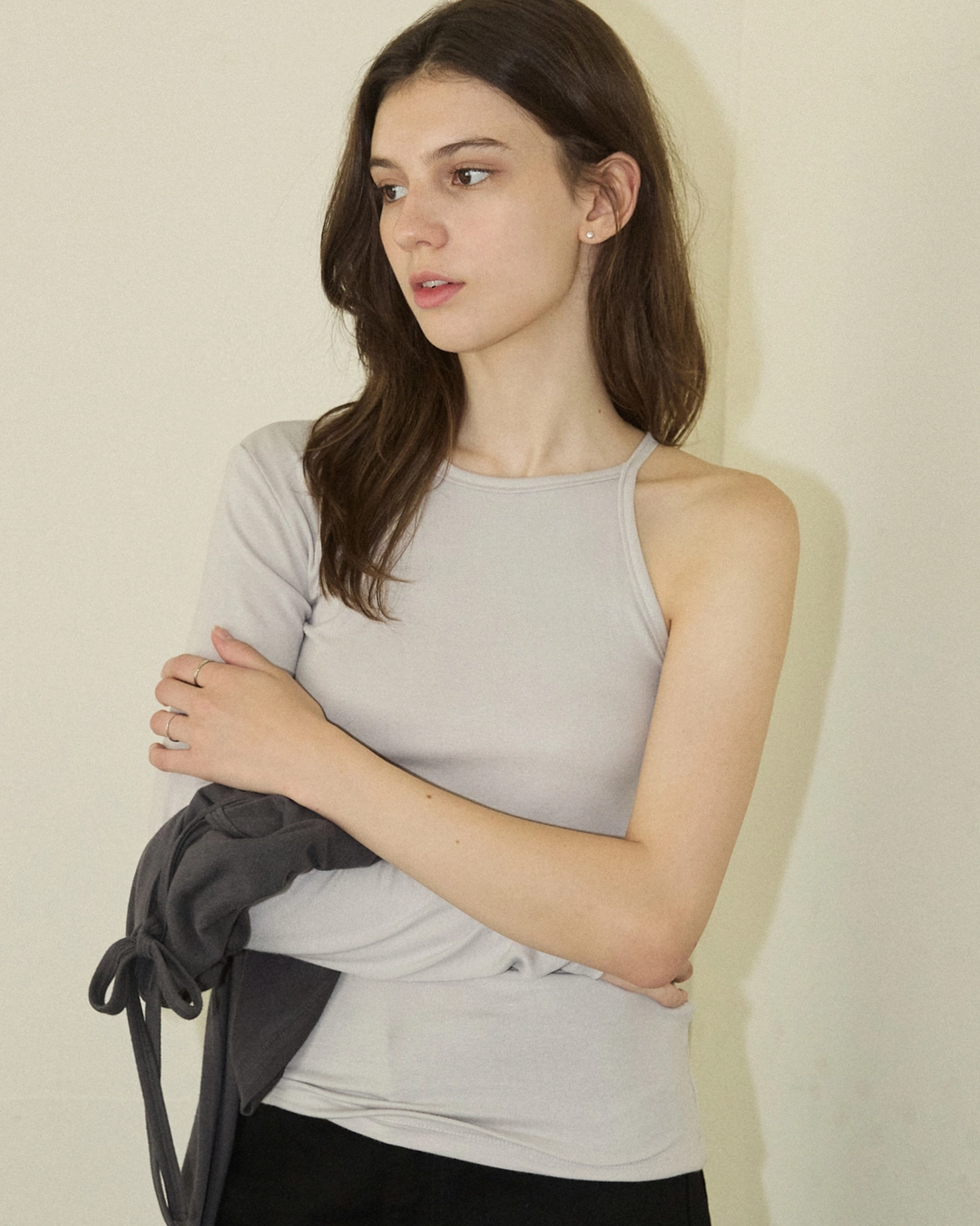 어다울 Layered ribbon shirring line t shirt - light grey 상품 이미지 3