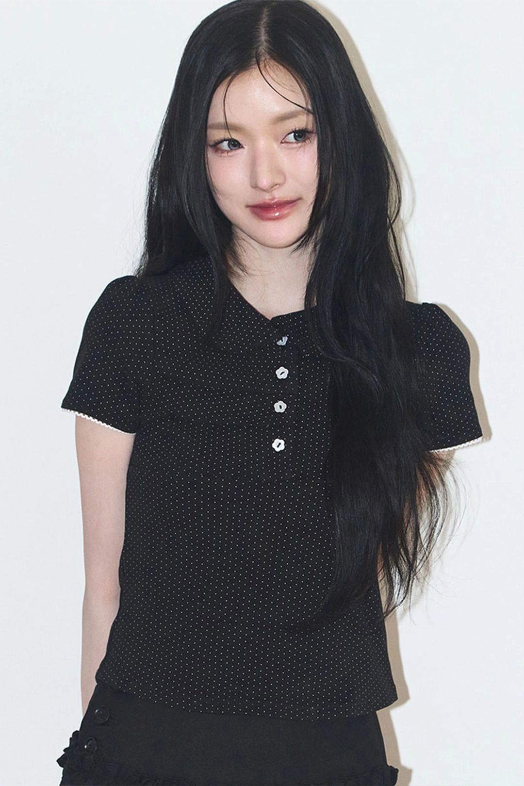 일리고 도트 핀턱 카라 티 블랙 상품 이미지 3