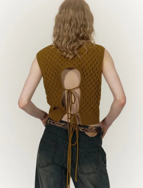 WAFFLE BACK SLIT KNIT VEST [BROWN]