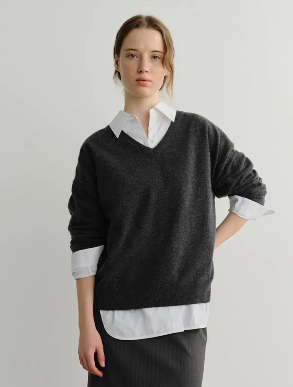 Rode Cashmere V Neck Pullover (Charcoal)