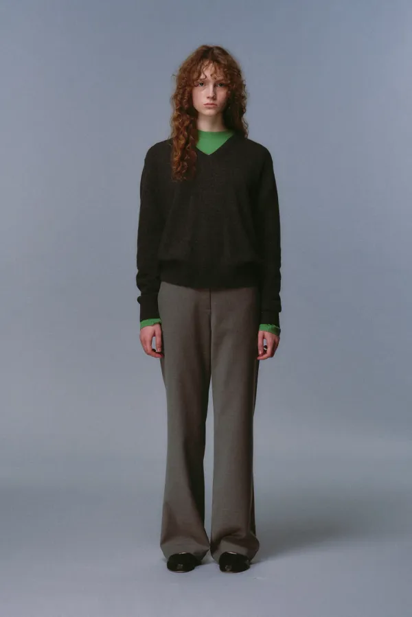 Classic V-Neck Pullover_Charcoal