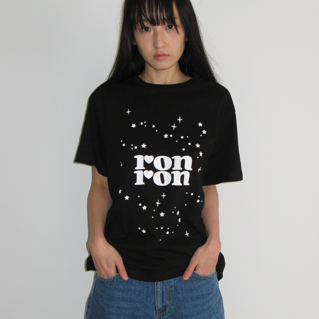 론론 MILKY WAY BASIC FIT T SHIRT BLACK 상품 이미지 2