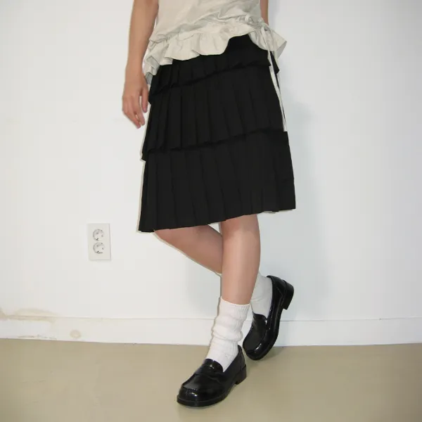 LAYERED PLEATS SKIRT BLACK