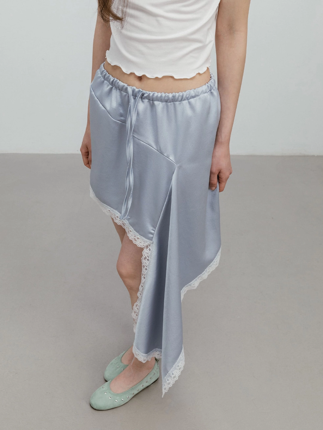 모이페어 SATIN LACE UNBALANCED SKIRT / SKYBLUE 상품 이미지 3