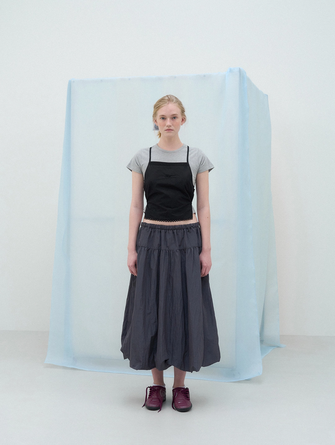 포에토 Tipsy glossy skirt - charcoal navy 상품 이미지 2