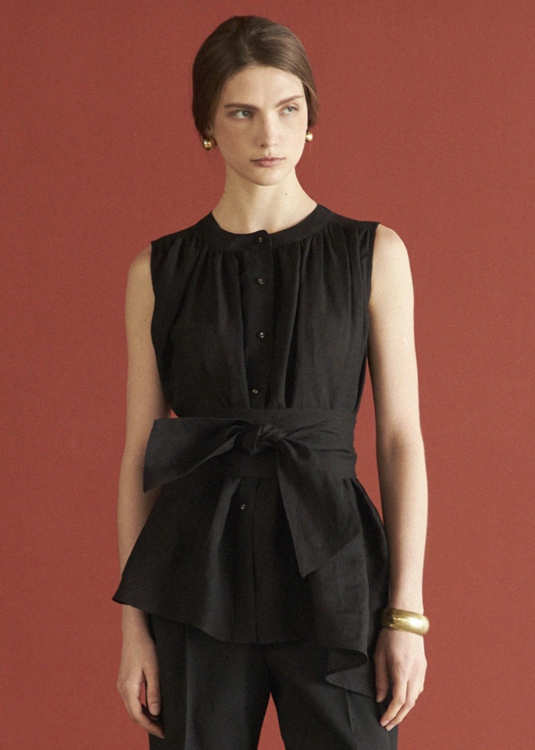 메종드이네스 BELTED SLEEVELESS BLOUSE_BLACK 상품 이미지 2