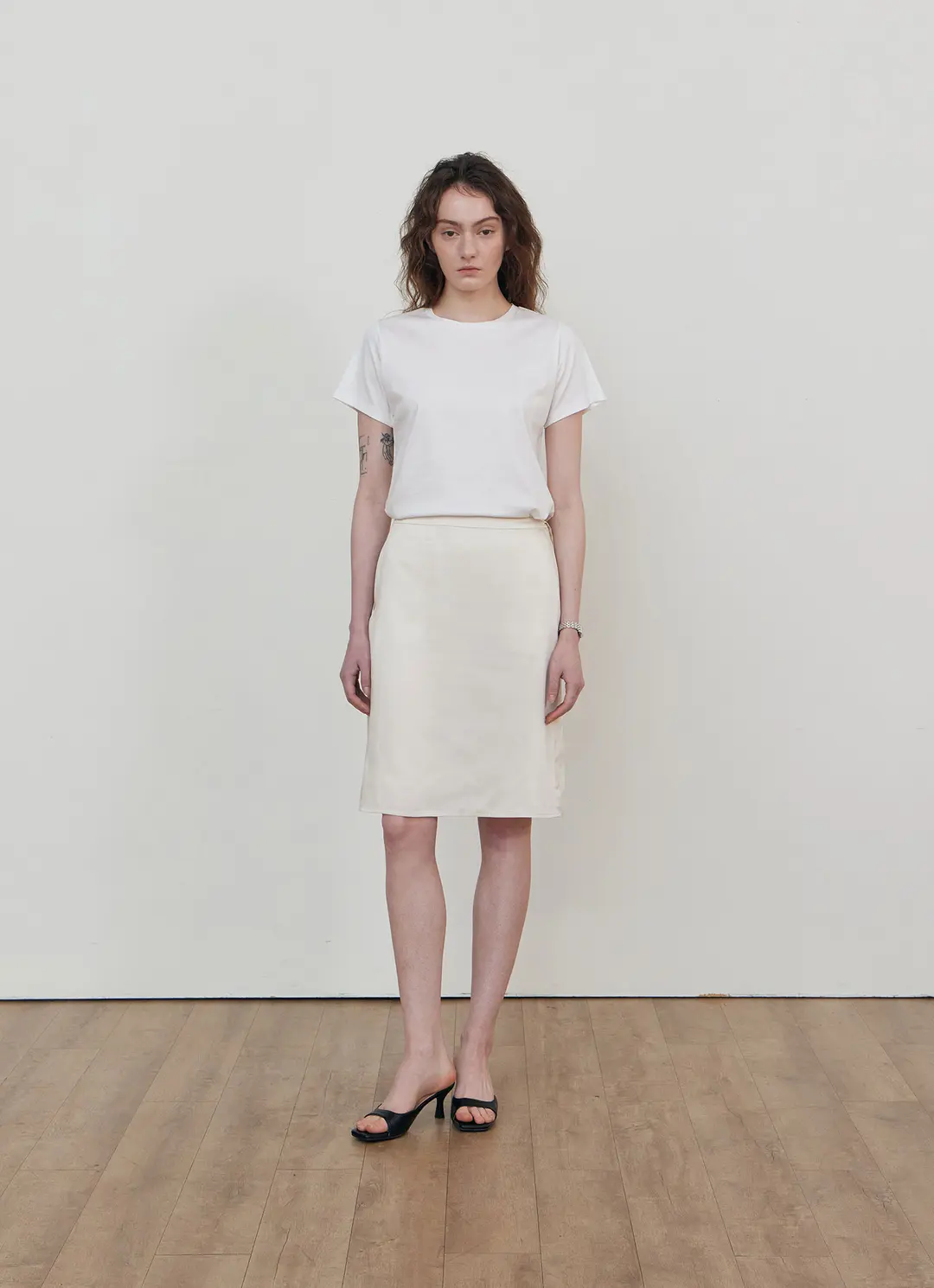 스텝어라운드 Silky satin mini skirt_CREAM 상품 이미지 2