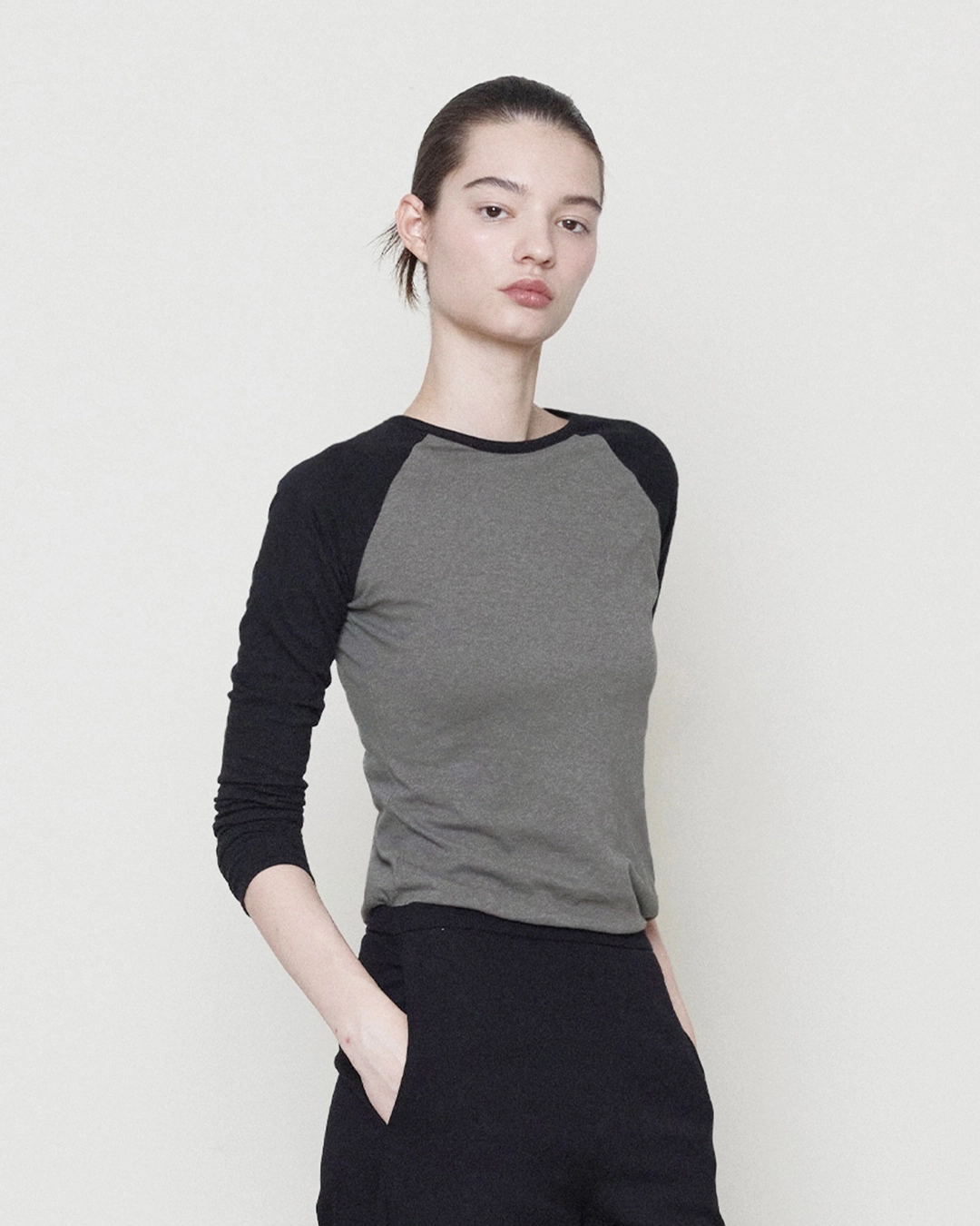 브라운야드 W Raglan Long Sleeve, Black 상품 이미지 1