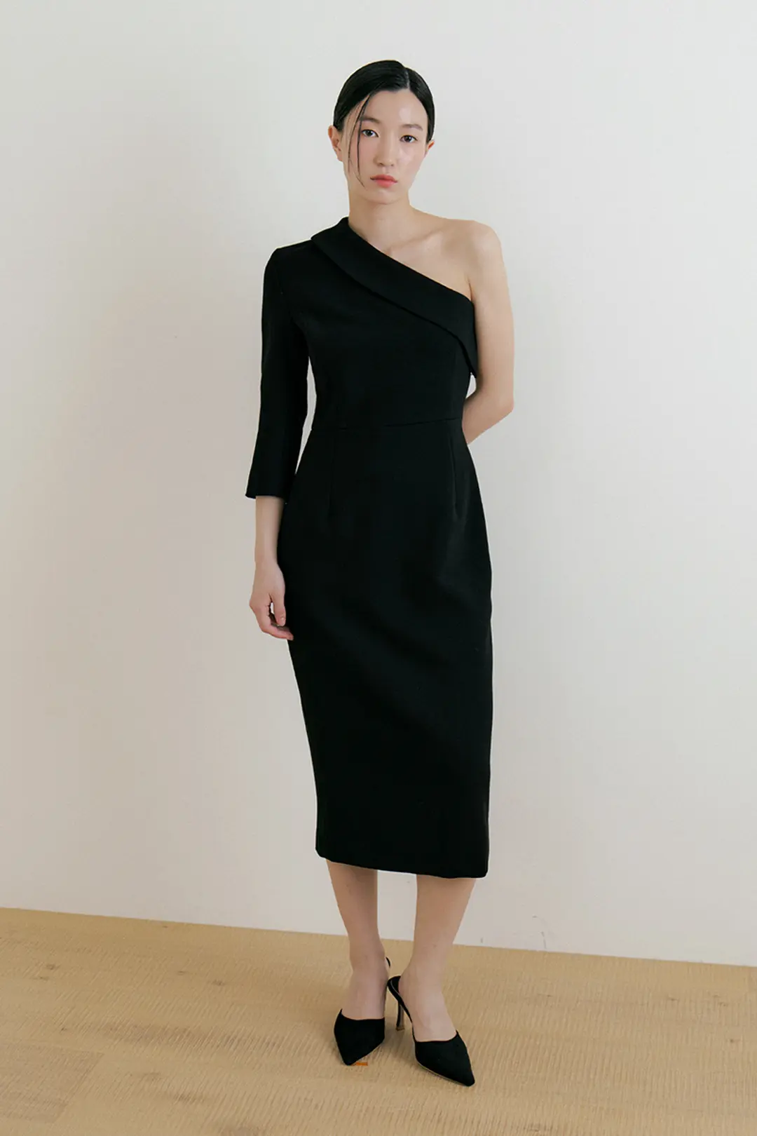 루시르주 One shoulder Callar One-piece (black) 상품 이미지 1
