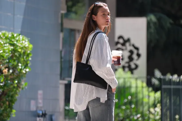 [김가을 PICK] 10.30 출고 Flat Shoulder Bag - Black