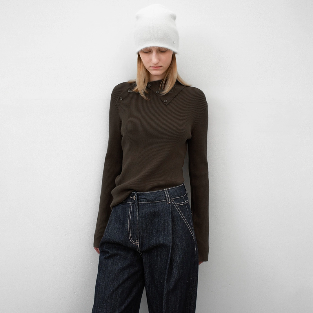 아뜰리에 나인 (T-7118)BUTTON DETAIL COLLAR SLIM FIT KNIT 상품 이미지 2
