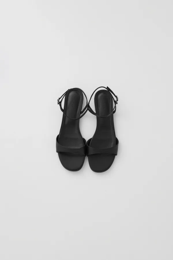 [Exclusive] Clare Strap Sandals