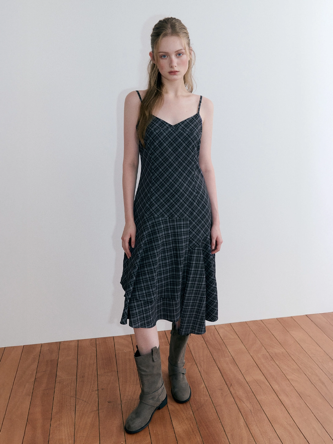 에트몽 Check Asymmetric Slip Dress, Black 상품 이미지 1