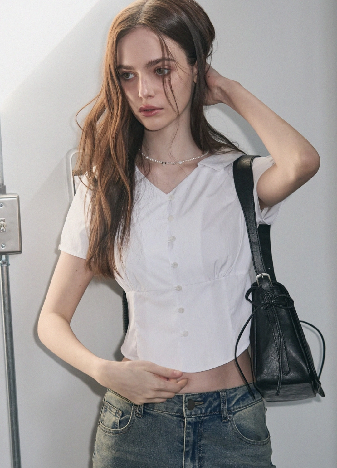 레더리 쥴리 브이넥 카라 블라우스 [WHITE] 상품 이미지 2