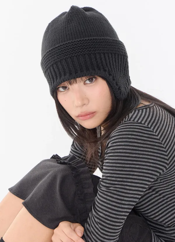 [AS\"ON X NEGATIVETHREE] ENGINEERED EARFLAP BEANIE / BLACK