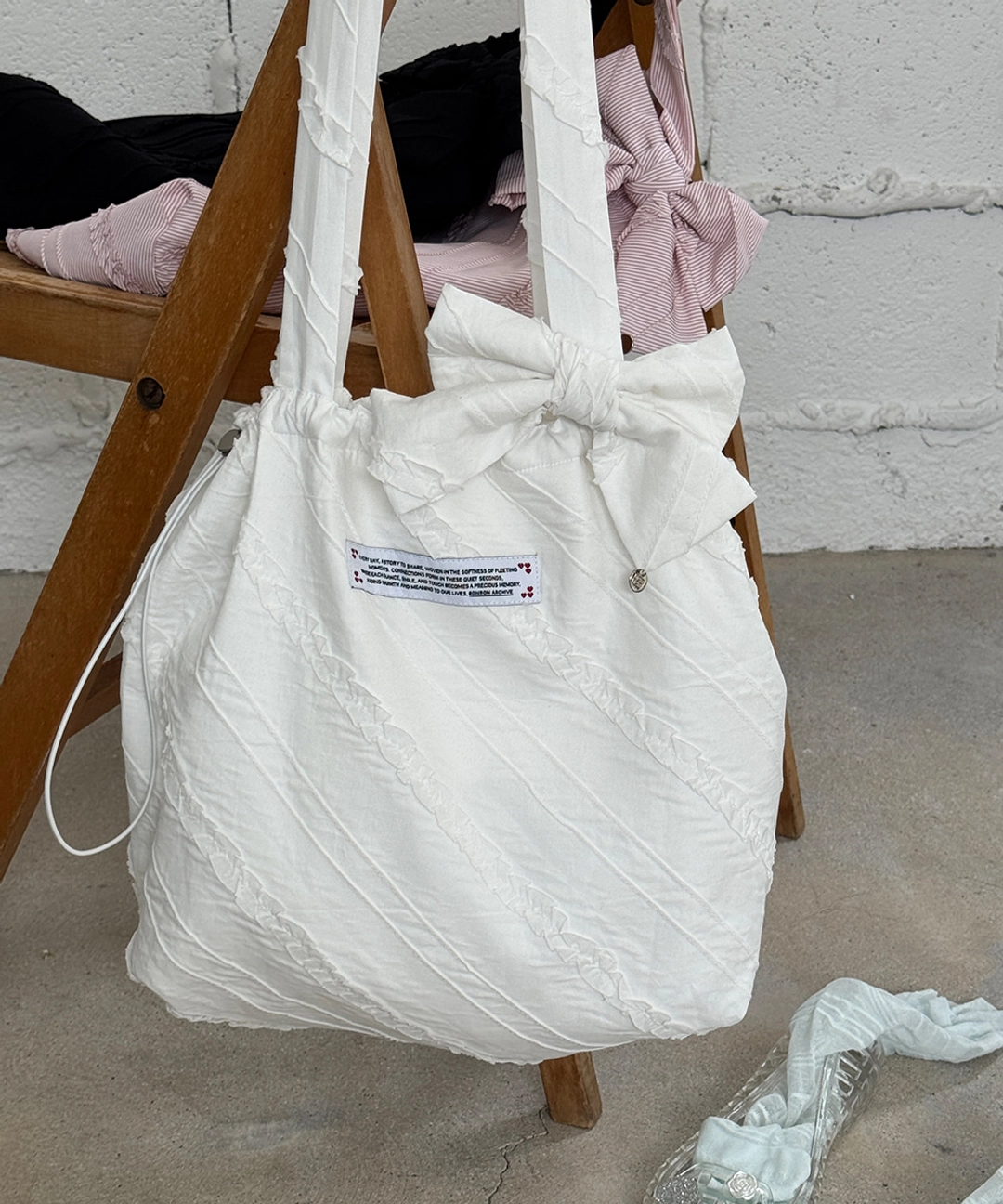 론론 RIBBON HAIR PIN SET FRILL ECO BAG WHITE 상품 이미지 1