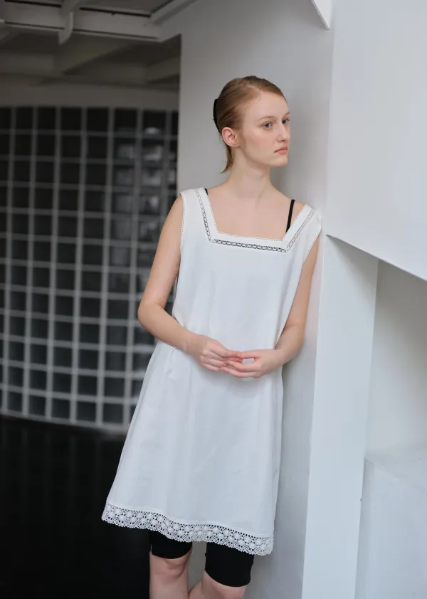 Lace Trim Sleeveless Dress(White)