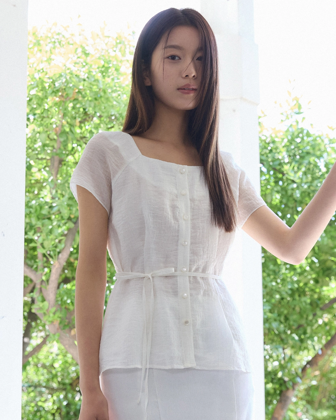 어다울 Square neck pintuck see through blouse - Ivory 상품 이미지 2