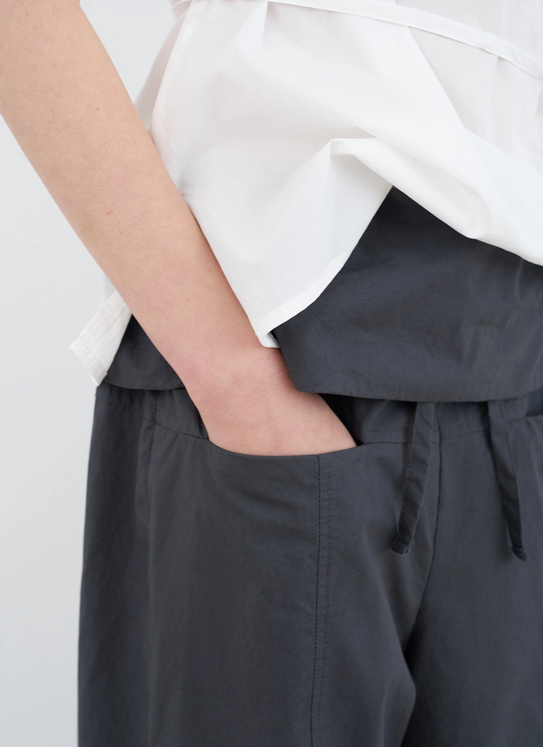 르닐 Margo Fold-over Pants (Charcoal) 상품 이미지 2