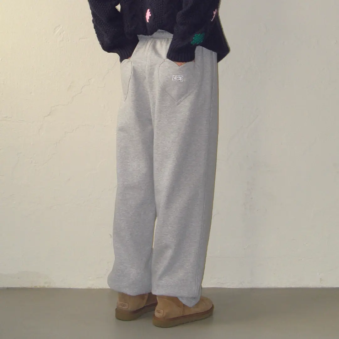 론론 BACK HEART STITCH POCKET SWEAT JOGGER PANTS GREY 상품 이미지 1