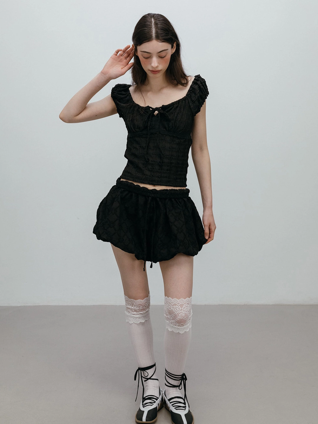모이페어 SHIRRING LACE SLEEVELESS / BLACK 상품 이미지 3