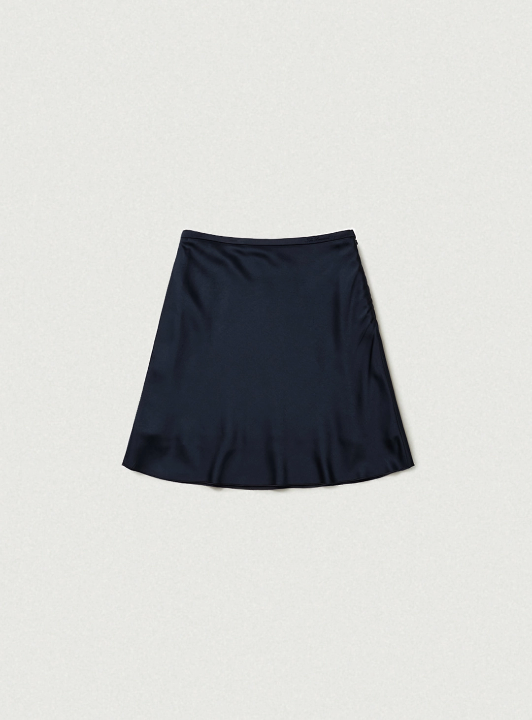 더바넷 Glow Satin Midi Skirt_Navy [9월 말 순차 배송] 상품 이미지 1
