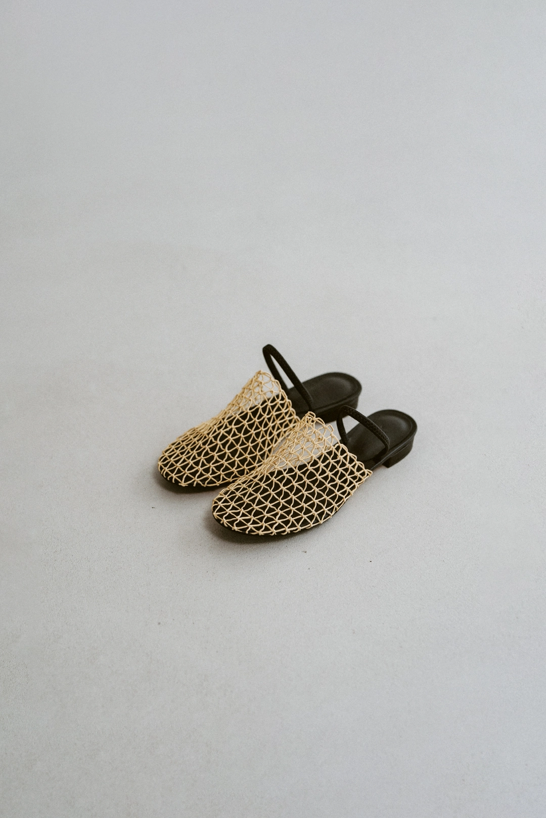 스앨더 39278_Triangular mesh sandals 상품 이미지 3