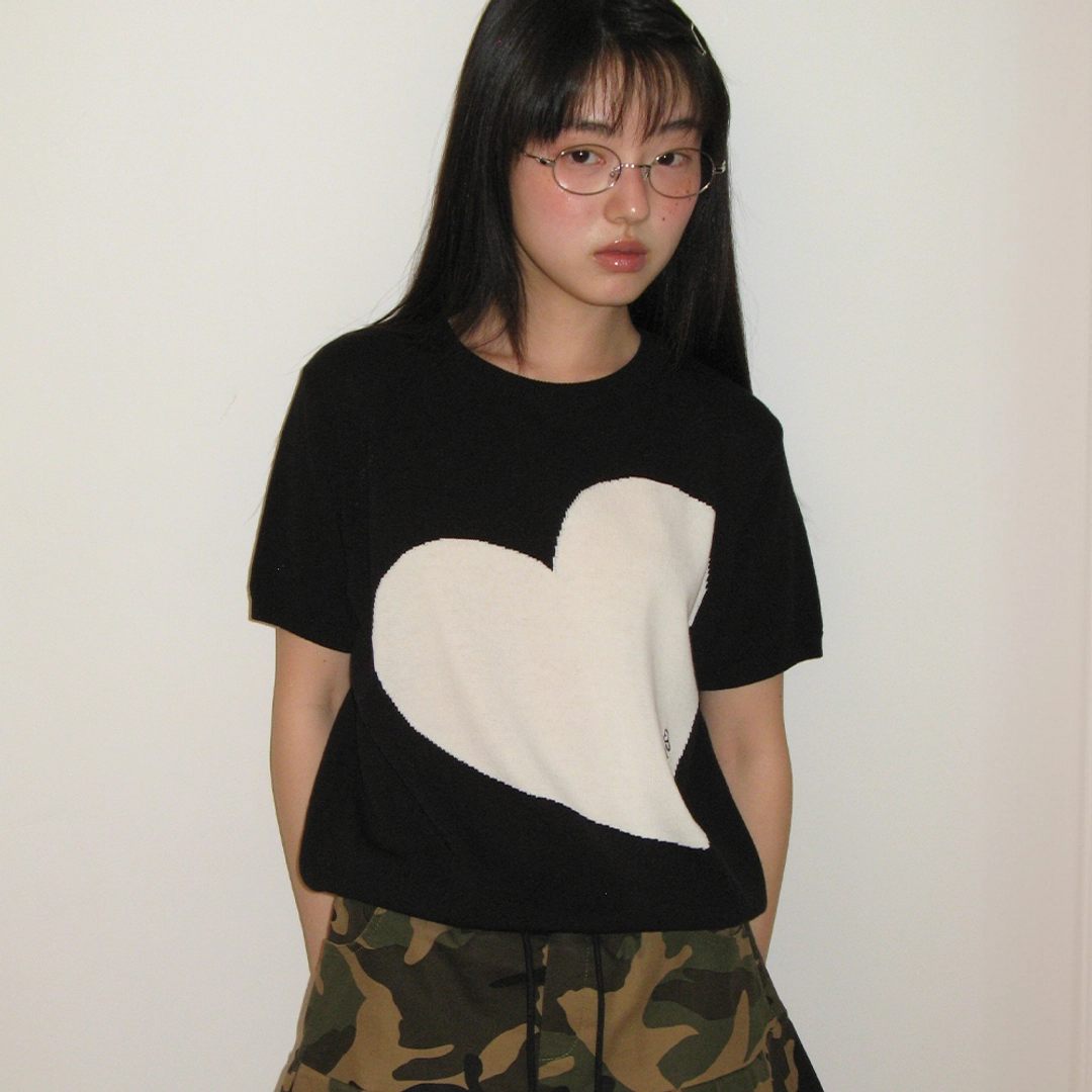 론론 BIG HEART SHORT SLEEVE KNIT BLACK 상품 이미지 1