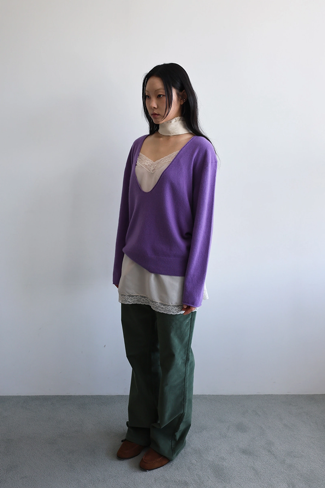 아딧 Deep U-neck cashmere knit_violet 상품 이미지 1