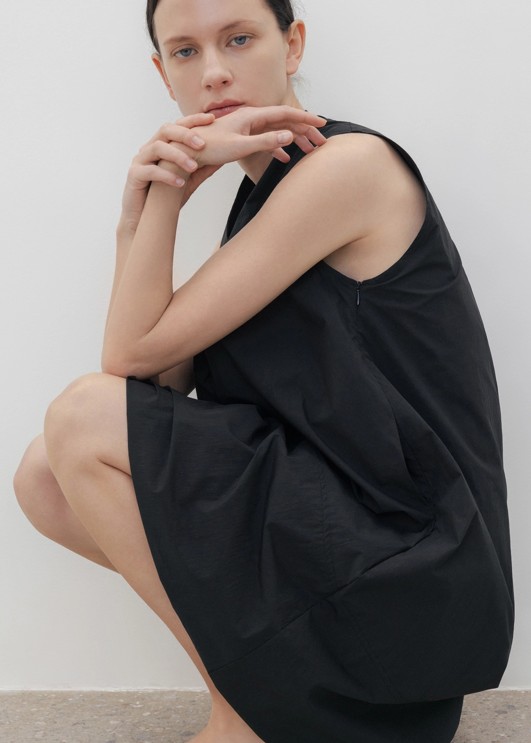 우마뭉 Crispy cotton balloon hem dress_Black 상품 이미지 2