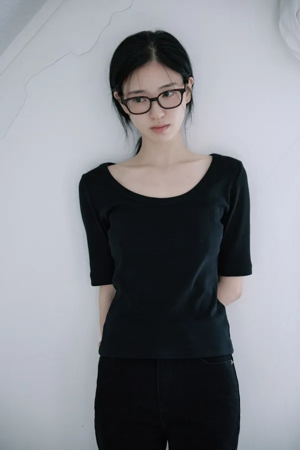 [3rd reorder] danielle t-shirt (black)