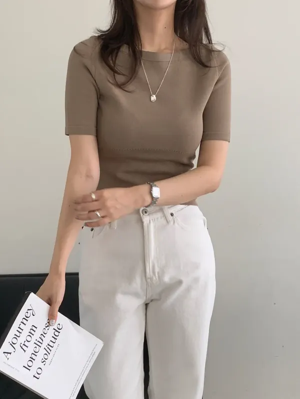 Lip-line Knit Top (Beige)