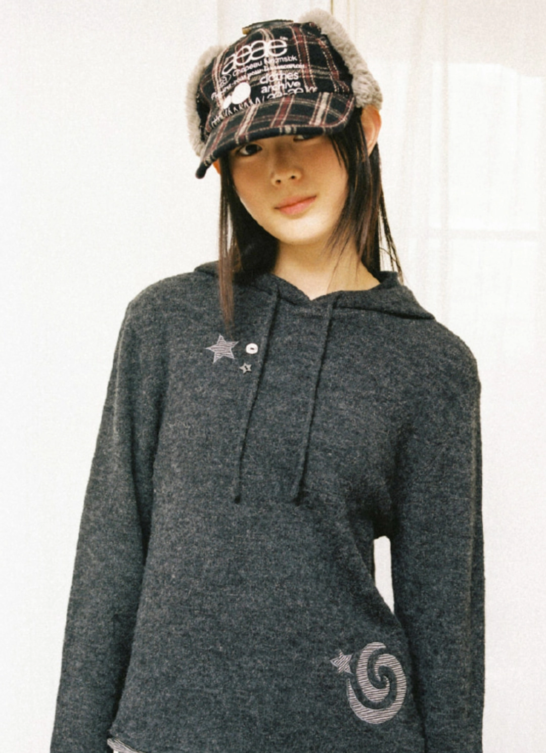 에이이에이이 LAYERED KNIT HOODIE [CHARCOAL] 상품 이미지 2