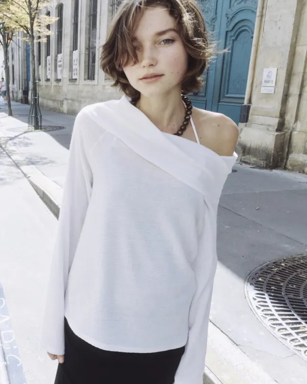 Asymmetric shoulder top (ivory)