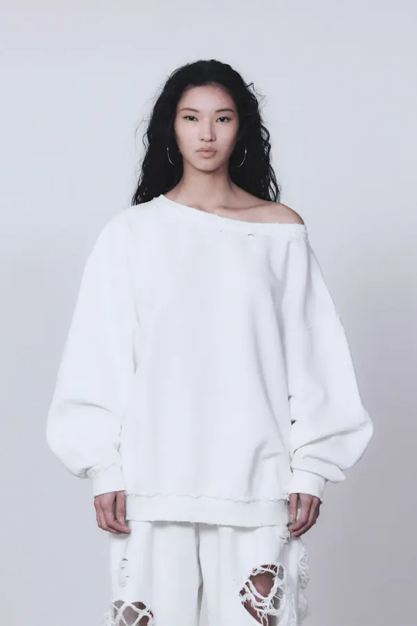 Scratch Damage Boat Neck Sweat Shirt [ White ]