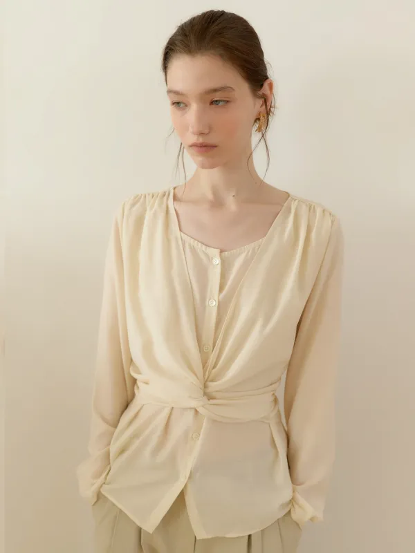 [*9/23 순차 출고 ] SHIRRING WRAP LAYERED BLOUSE [ CREAM ]