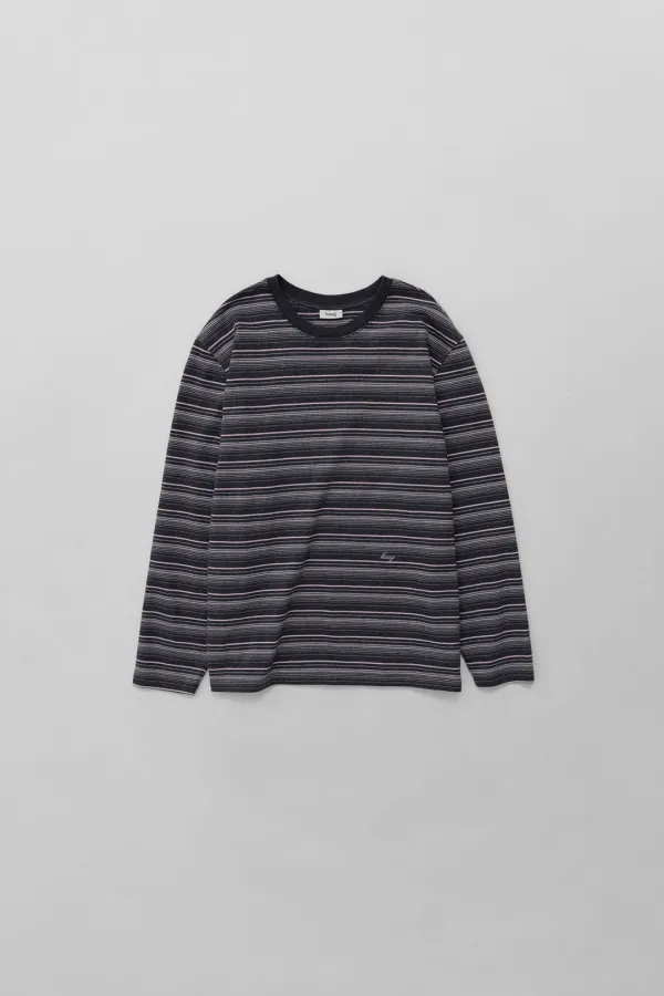 a pin stripe t-sh (grey)
