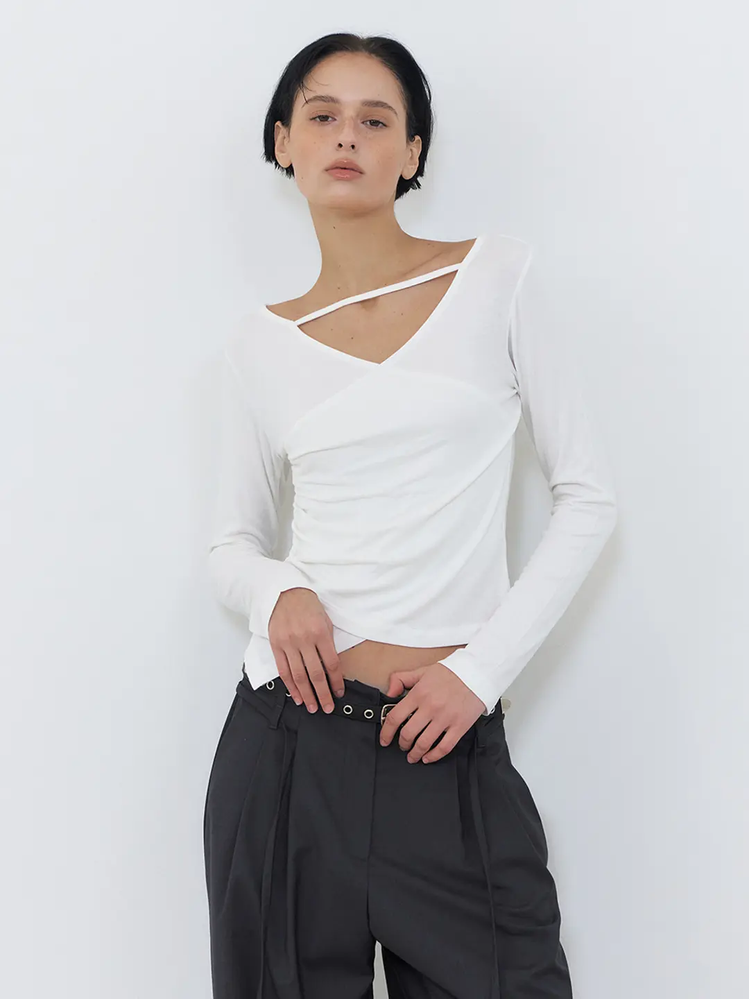 에트몽 Unbalance Strap T-Shirt, Ivory 상품 이미지 2