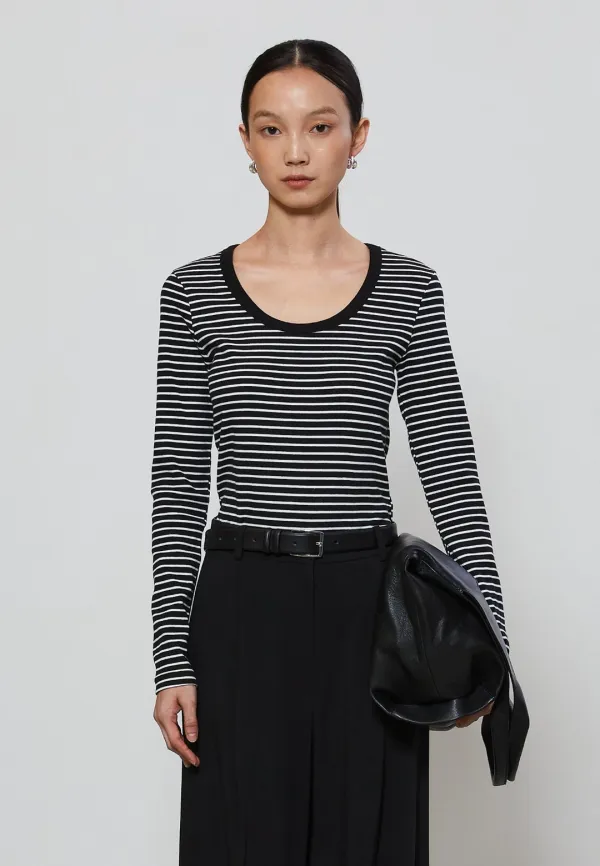 POINTED U NECK LINE T-SHIRT - BLACK STRIPE