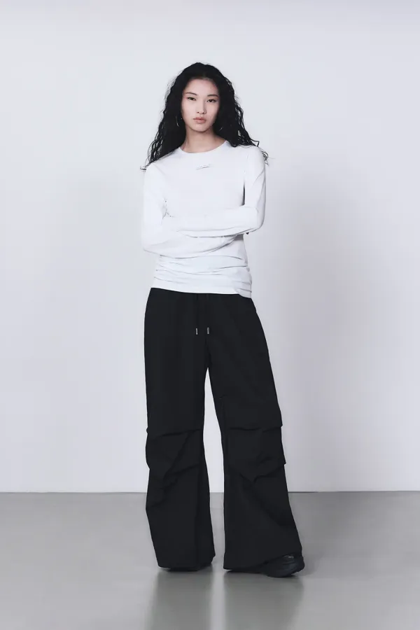 Basic Label Finger Hole Long Sleeves [ White ]