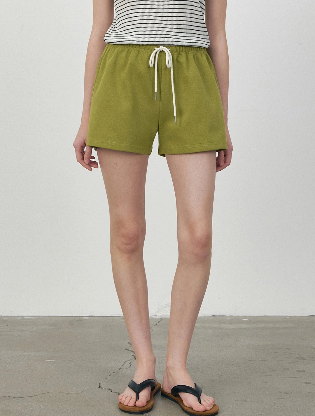 로에일 Basic string sweat short pants_Olive 상품 이미지 1